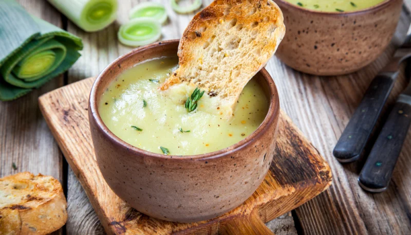 Poireaux grillés et pesto à la menthe