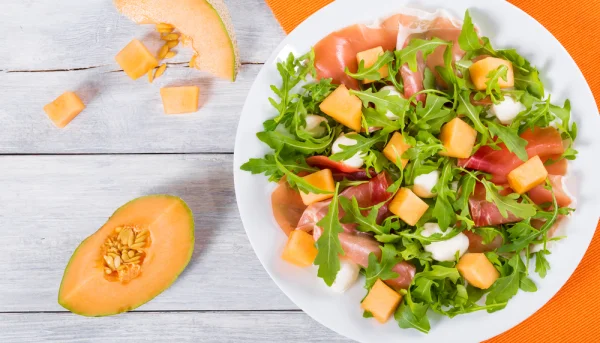 Salade méli-melo à la mozzarella