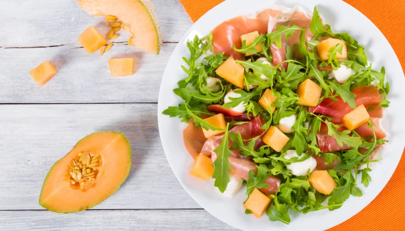 Salade méli-melo à la mozzarella