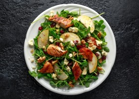 Salade de poulet aux poires, roquefort et noix