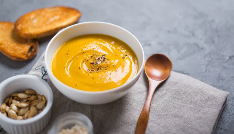 Velouté de potimarron aux châtaignes et au foie gras