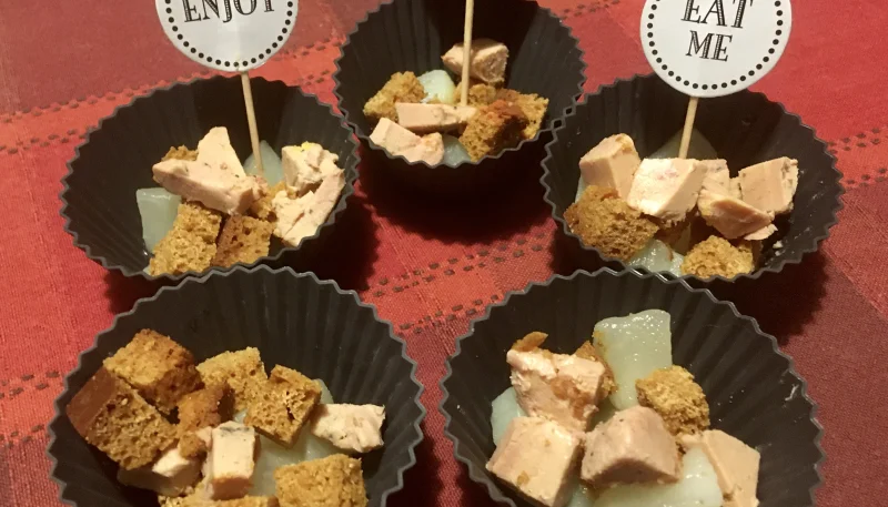 Verrines de Noël au foie gras pain, d'épices et poires