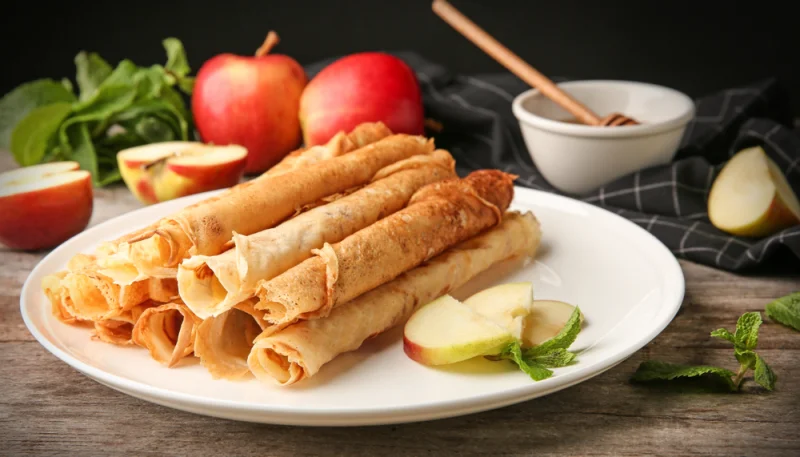 Crêpes roulées aux pommes