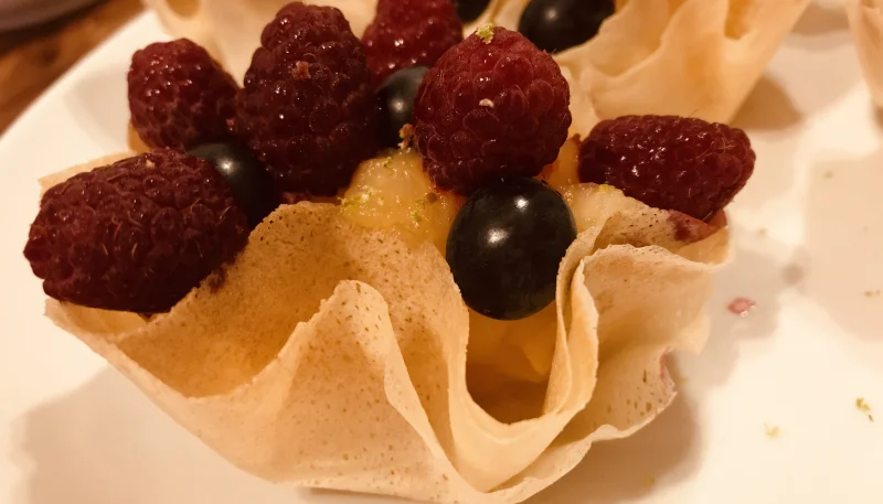 Salade de fruits en corolle croquante