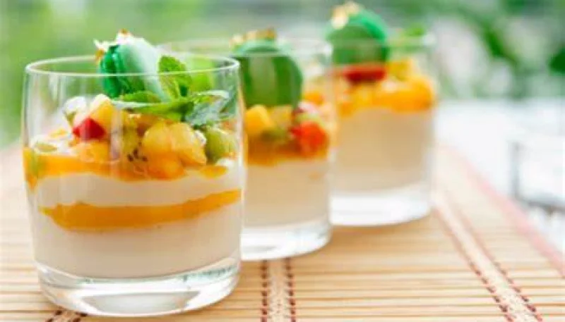 Mousse au chocolat blanc et fruits exotiques