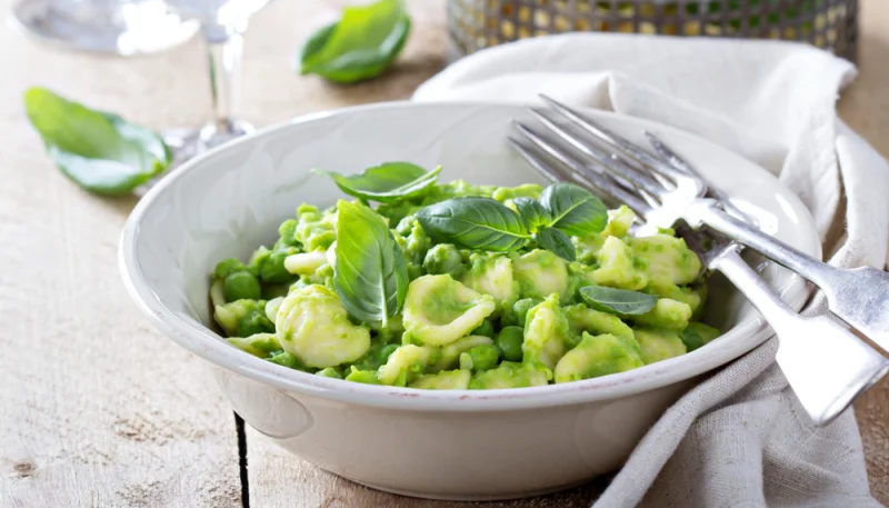 Orecchiettes au chèvre frais, petits pois et basilic