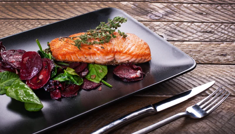 Pavé de saumon au curry et betteraves