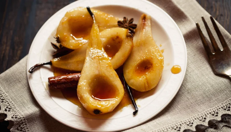 Poires pochées aux épices