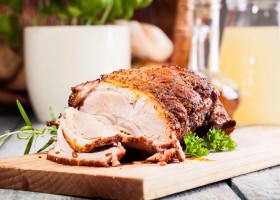Rôti de porc au miel et petits oignons