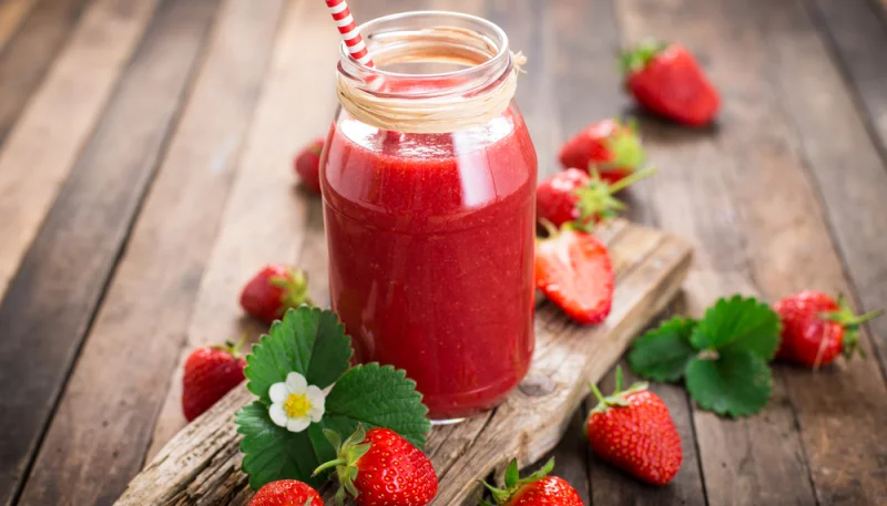 Smoothie fraise, framboise et basilic