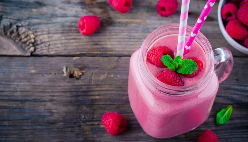 Smoothie framboise, rose et litchi