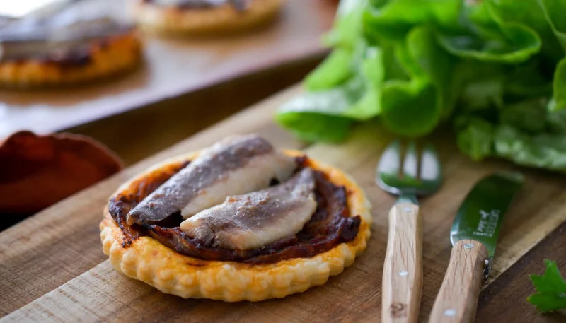 Tarte à la tomate et aux sardines
