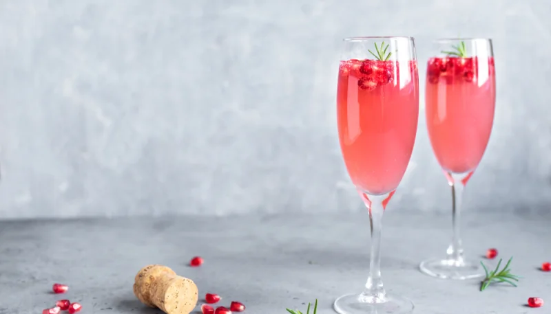 Cocktail de Saint-Valentin au champagne et jus de grenade