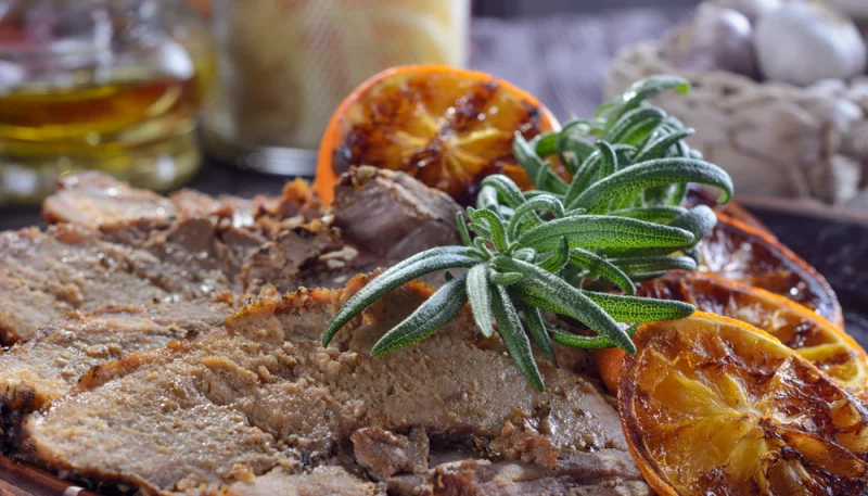 Côtes de porc grillées à la sauce à l'orange