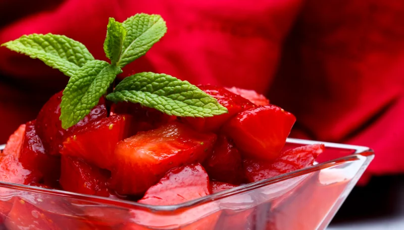 Fraises au sirop d'orange et au vinaigre balsamique