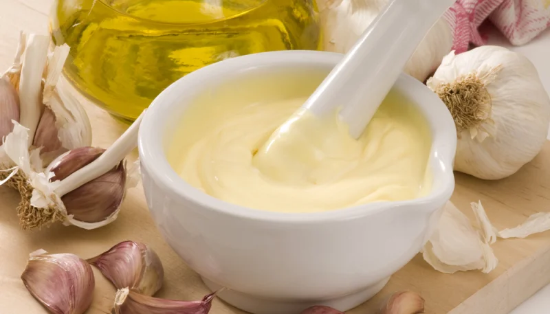 Mayonnaise à l’ail et à la moutarde