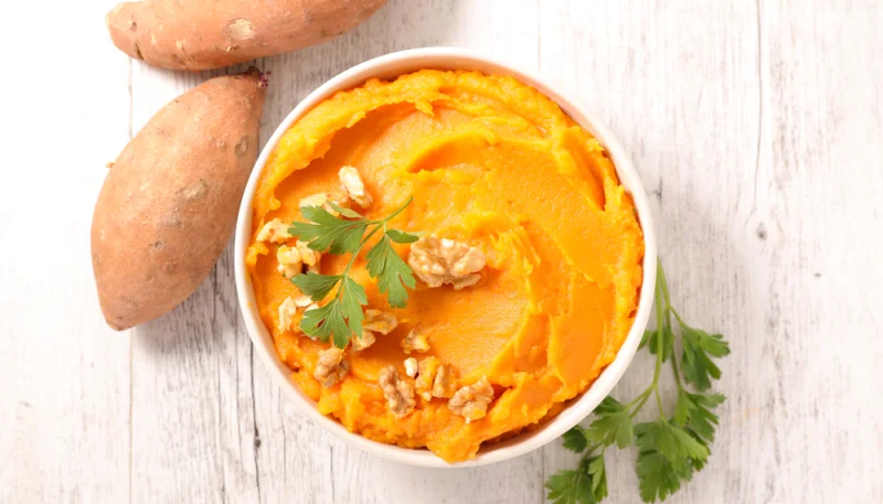 Purée de patates douces aux noix