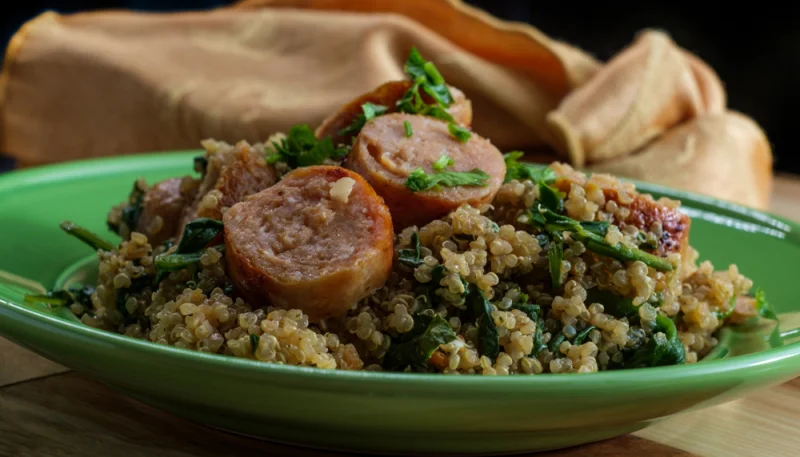 Quinoa aux saucisses et aux pommes