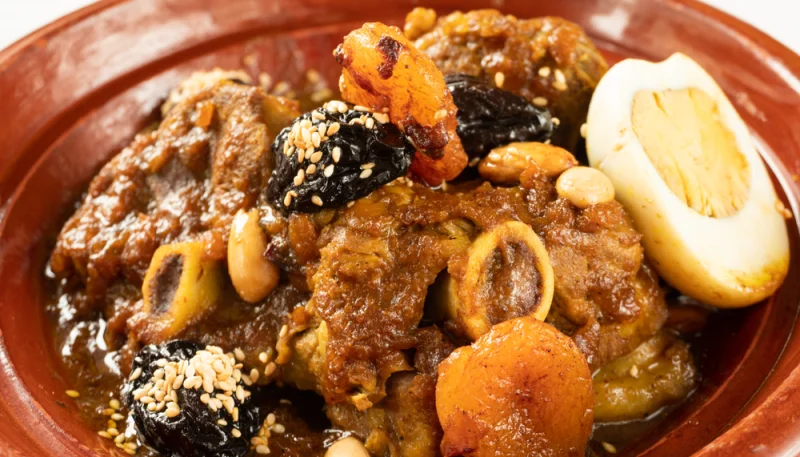 Tajine d’agneau aux épices et fruits secs