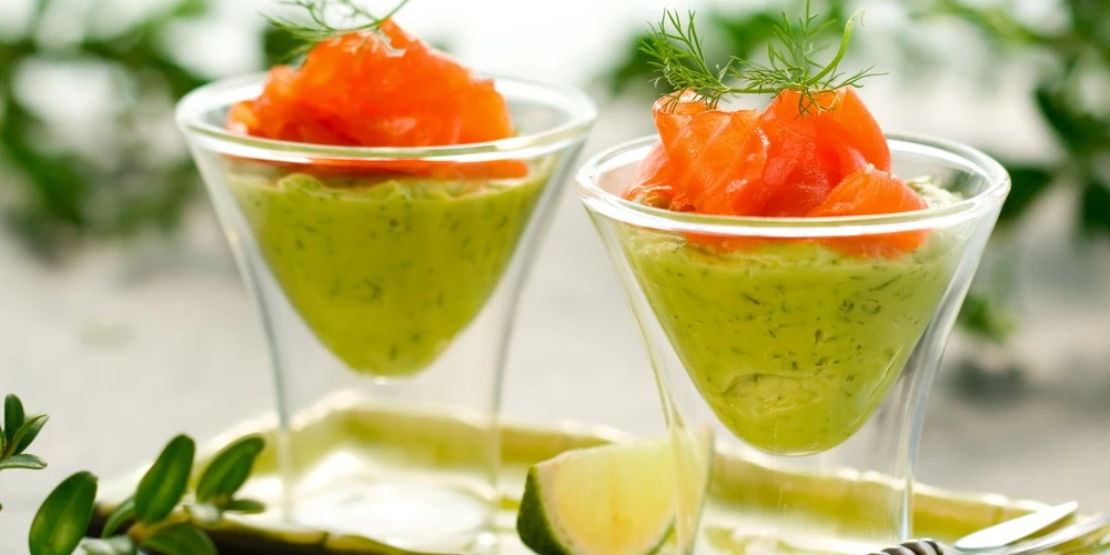 Recette Verrines d'avocat et saumon fumé facile | Mes recettes faciles