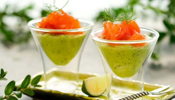 Verrines d'avocat et saumon fumé