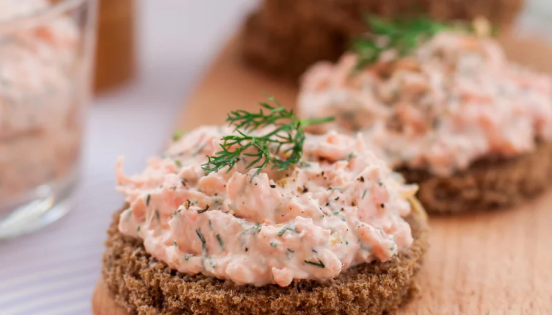 Canapés à la mousse de truite