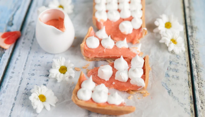 Tarte meringuée au pamplemousse rose