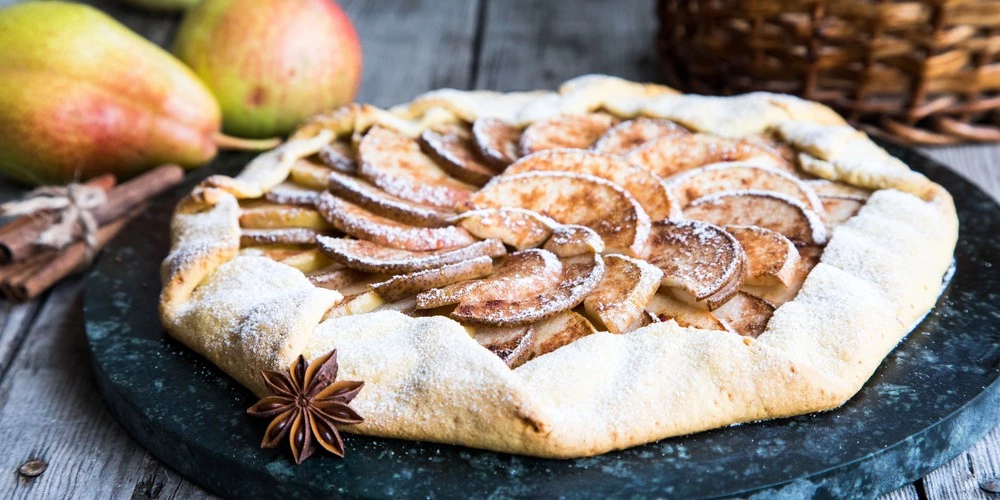 Recette Tarte rustique aux pommes, poires et cannelle facile | Mes