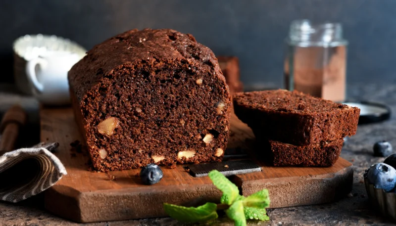 Cake au miel, chocolat et amandes