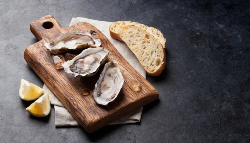 Canapés aux huîtres fumées