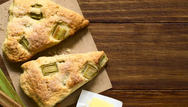 Gâteau à la rhubarbe et poudre d'amandes