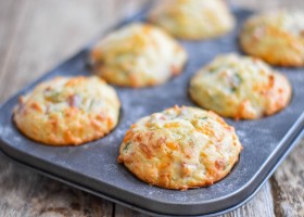 Muffins aux pommes de terre et coeur coulant au fromage