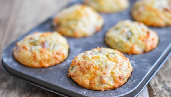 Muffins aux pommes de terre et coeur coulant au fromage
