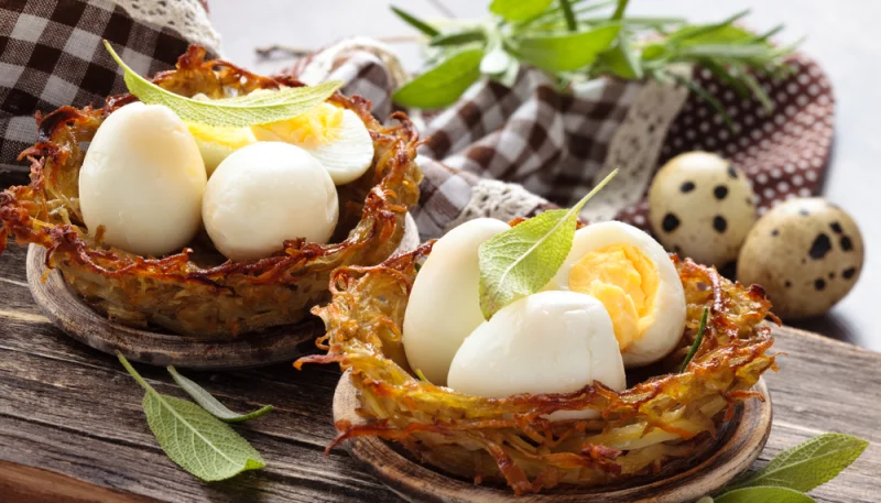 Nids de pommes de terre aux oeufs de caille