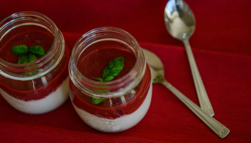 Panna cotta fraises basilic