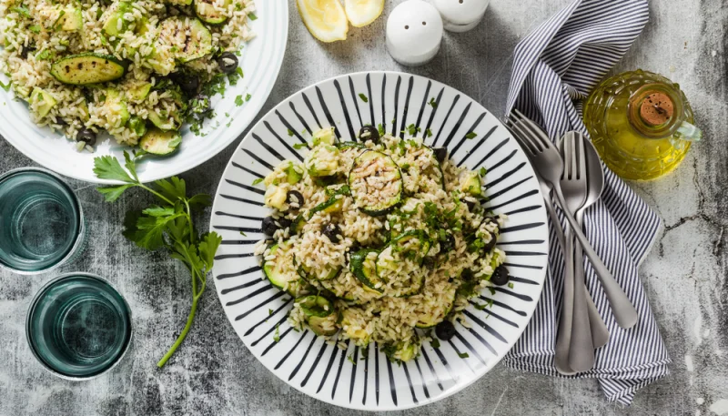 Salade de riz aux courgettes et avocats