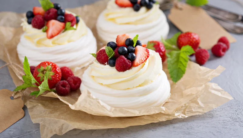 Douceurs à la framboise et aux fruits rouges (ou mini-pavlovas)