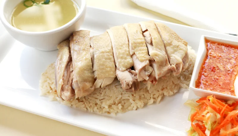 Poule au riz sauce blanche