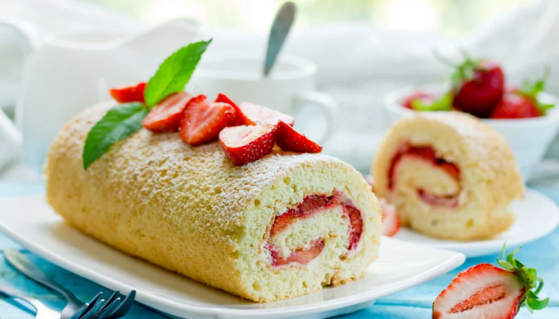 Roulé aux fraises sans gluten
