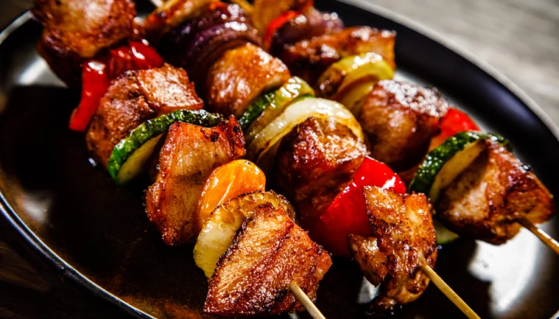 Brochettes de boeuf aux légumes