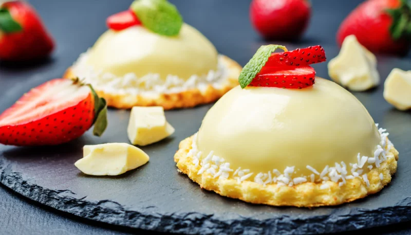 Dômes croquants chocolat blanc à la mousse de fruits rouges