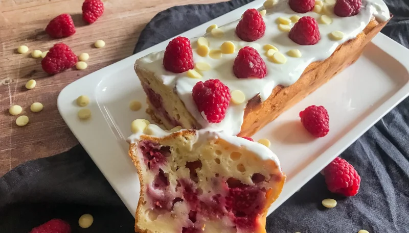 Gâteau léger au citron, framboise et chocolat blanc