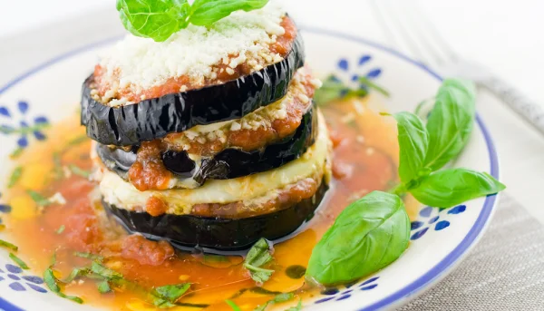 Mille-feuilles d'aubergine au parmesan