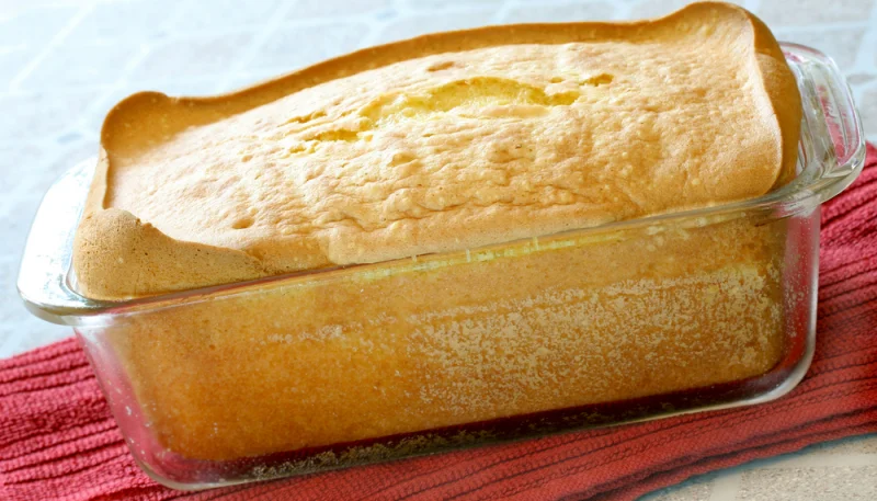 Quatre-quarts aux amandes et pommes