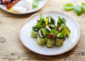 Roulés de courgettes au chèvre frais et basilic