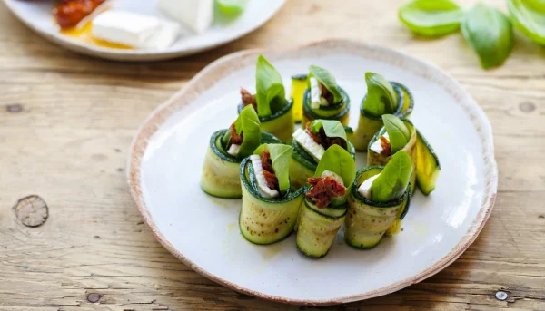 Roulés de courgettes au chèvre frais et basilic