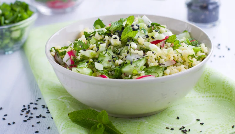 Salade de millet aux légumes et à la menthe
