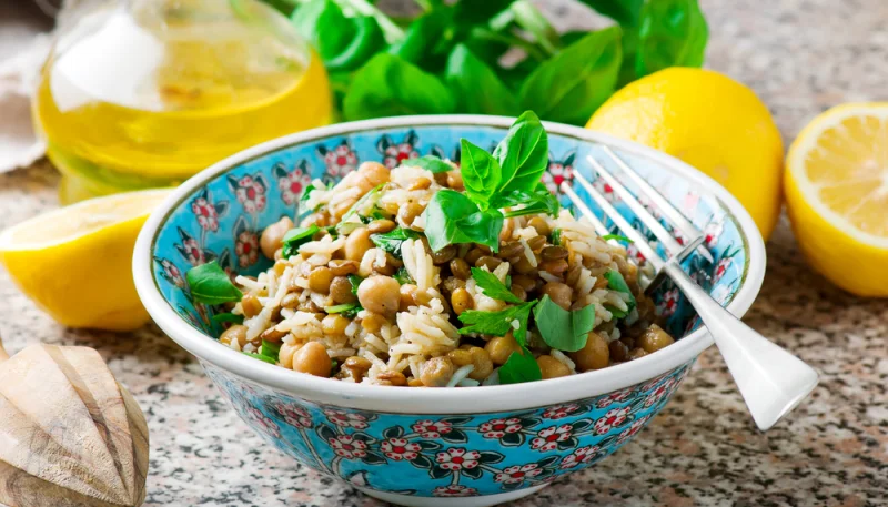 Salade de riz aux pois chiches et lentilles