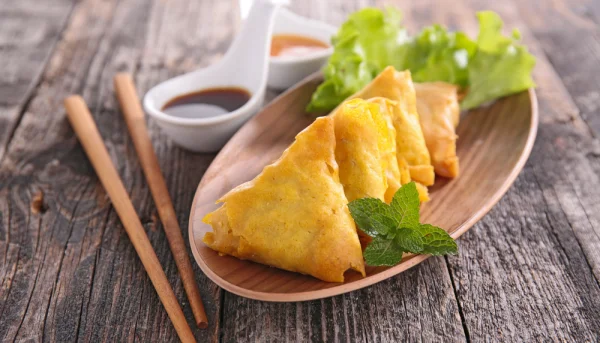 Samossas épicés au fromage et poulet