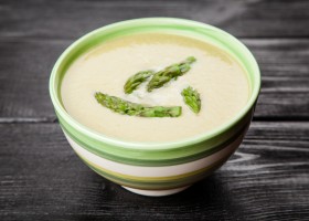Soupe glacée aux asperges